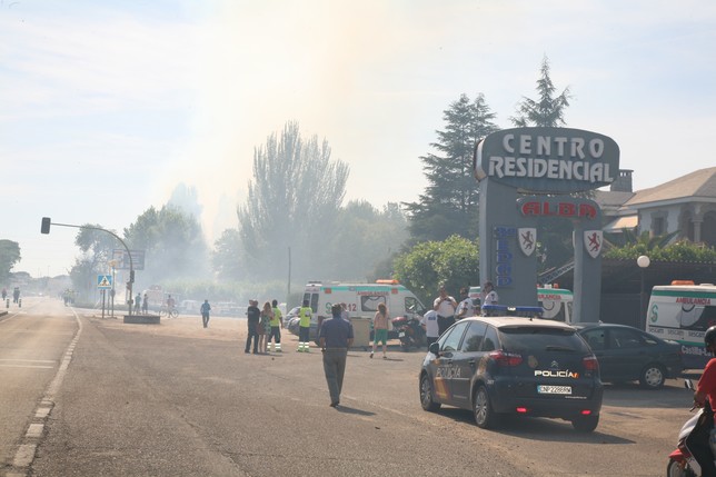 En la imagen, amplio dispositivo desplegado en la N-502, junto al instituto San Isidro y la residencia de la tercera edad ‘Alba’. Peña