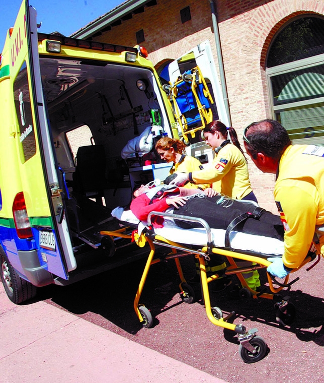 En opinión del PSOE, la Junta dejará de hacerse cargo del transporte sanitario no urgente. Yoli Lancha