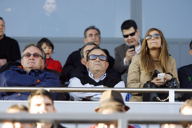 Dámaso Arcediano en el centro del palco durante un partido de liga /Fotos Rueda Villaverde