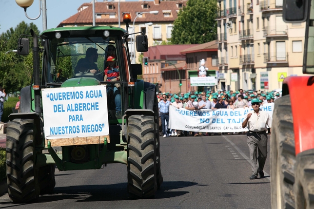 Los manifestantes, en la Ronda Sur. Peña