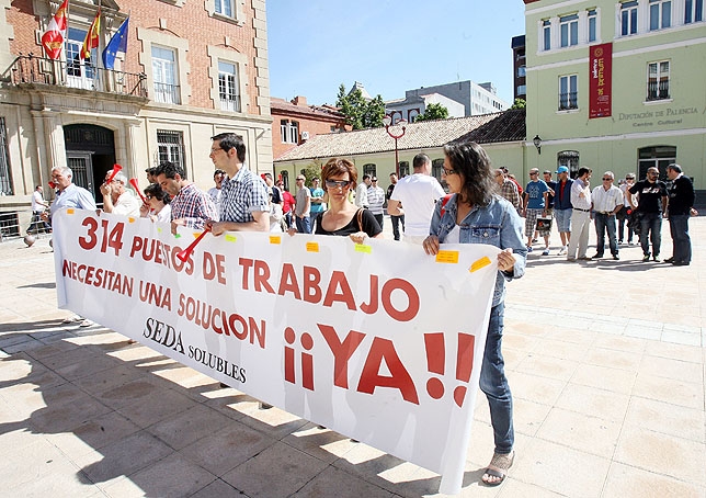  Imagen de archivo de una concentración de trabajadores de ‘SEDA’ pidiendo al juez la venta de la unidad productiva. DP