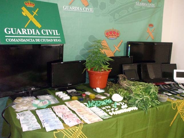 Efectos, sustancias y dinero incautado. La Tribuna de Ciudad Real.