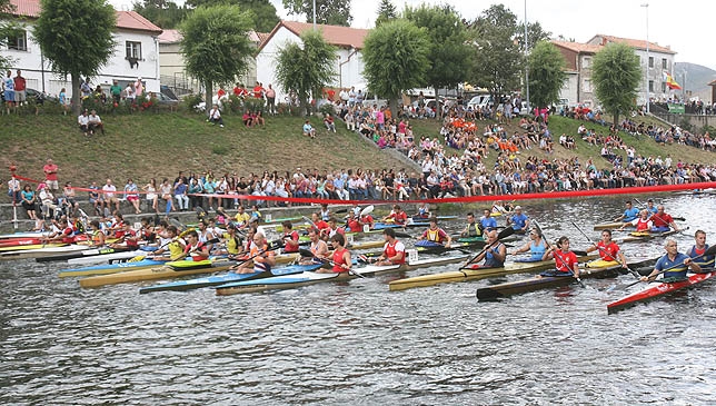 Los momentos previos a la salida de la prueba de k-2 ayer en Velilla del Río Carrión.   Eva Garrido
