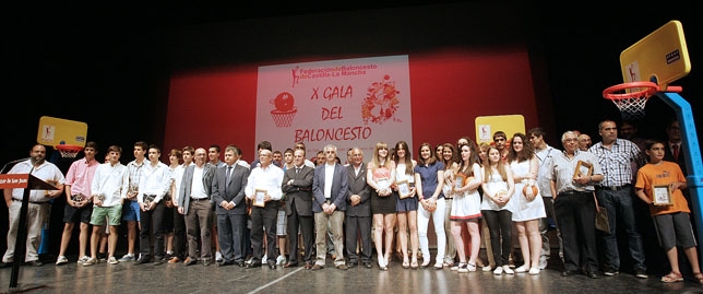 Fotografía de familia de todos los galardonados Pablo Lorente