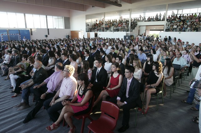 En el acto de graduación los alumnos estuvieron acompañados de familiares y amigos. Manu Reino
