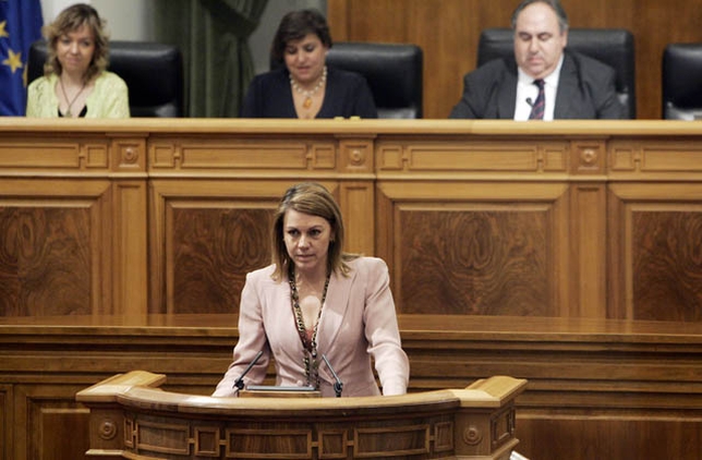 María Dolores Cospedal recordó ayer que hace tiempo que su Ejecutivo renunció a la paga extra de invierno. Víctor Ballesteros