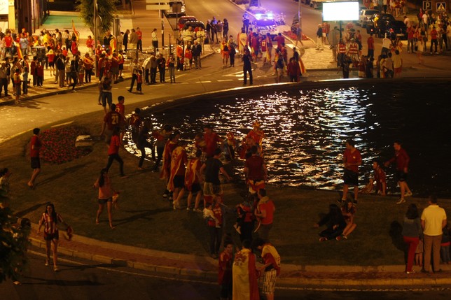 Celebración del triunfo de España en la Eurocopa en la fuente de la plaza del Descubrimiento. Antonio Bartolomé