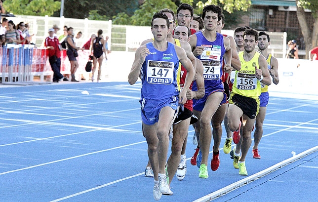 Alberto Imedio comanda la carrera. Cristina Gomez