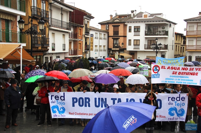 Concentración en la plaza del Castillo este domingo. 