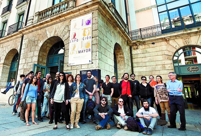 Numerosos miembros del centro de creación secundaron la lectura del comunicado frente al IMC. Patricia González