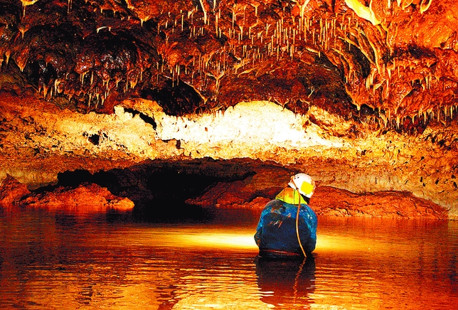 La Cueva Román se encuentra, en su mayor parte, repleta de lagos subterráneos Clunia.es