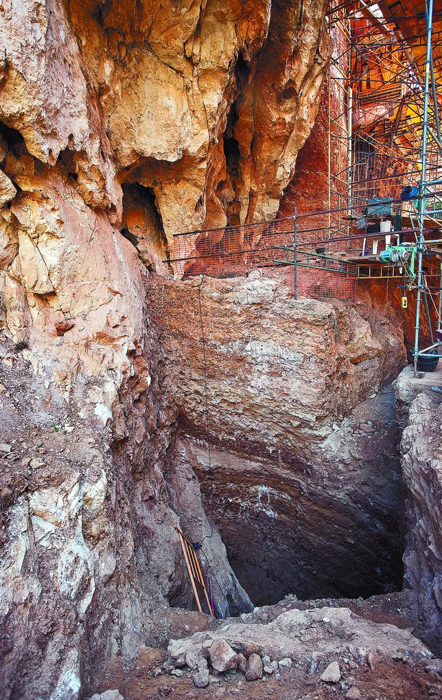 Prospección que se ha realizado al pie de Gran Dolina para estudiar la geofísica de Atapuerca. Luis López Araico