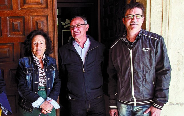 Beatriz Francés, Cecilio Santiago (c) y Gonzalo Rivas, cabezas de lista del PP, CIVE y PSOE en Castrojeriz. Valdivielso