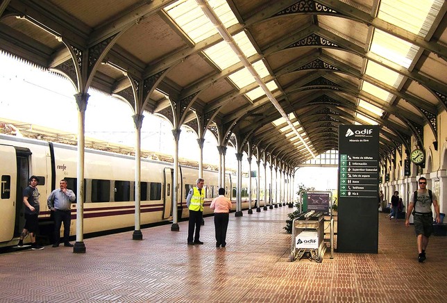 El Gobierno Vasco, a través de Euskotren, ha solicitado la licencia ferroviaria para usar las vías del ADIF. R.L.