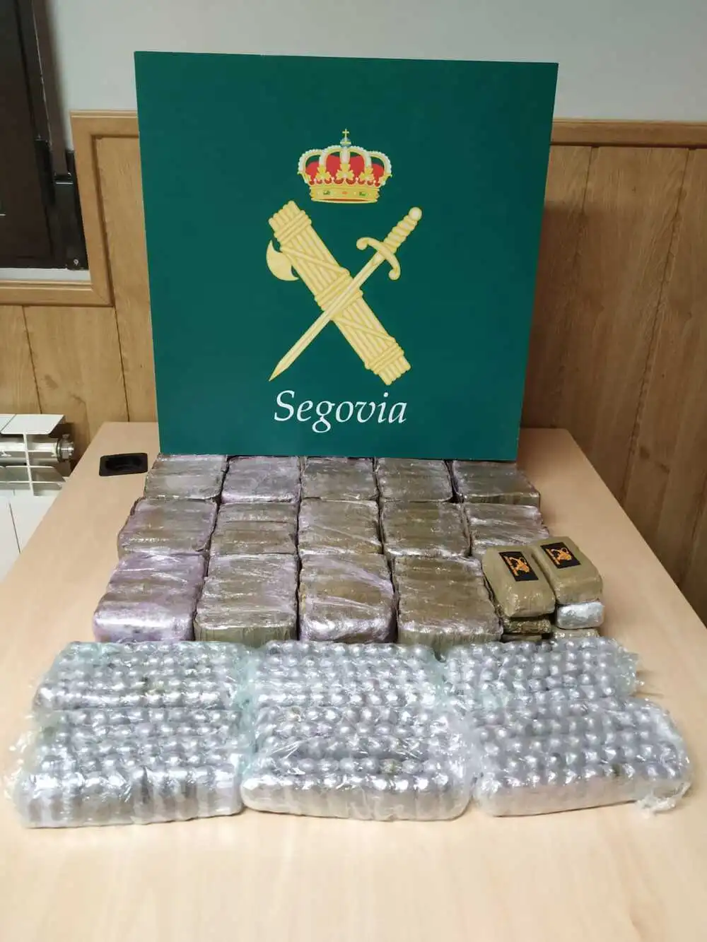 Detenido en un pueblo de <h3 class='enlacePalabraNoticia'>Segovia</h3> con 11 kilos de hach�s