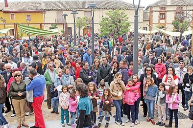 El pan palentino atrae a decenas de personas a la Feria de Grijota