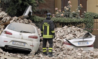 Seis fallecidos y 50 heridos tras dos seísmos en el norte de Italia