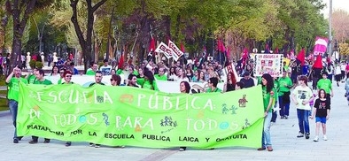 Los recortes educativos y el �tasazo� sacan a la calle a 3.000 personas