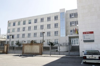 Collado dice que suprimir matrículas en Almadén «está sobre la mesa»

