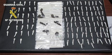 Un detenido tras descubrirle más de 100 dosis de heroína, cocaína y hachís en su casa