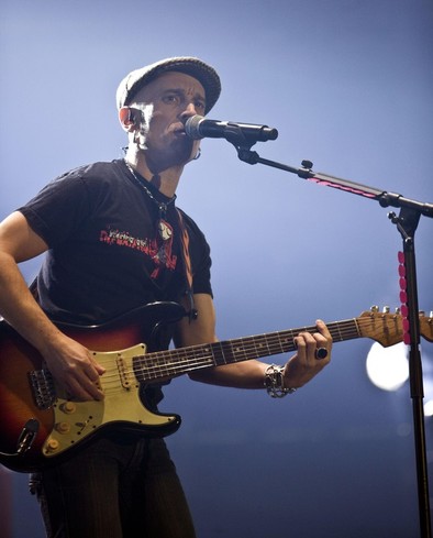 Fito vuelve más íntimo