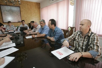 Los sindicatos proponen ahorrar 6,8 millones sin recurrir a los despidos