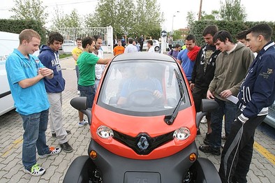 ‘Vicauto’ muestra en el ‘Camino de la Miranda’ el futuro eléctrico de la automoción
