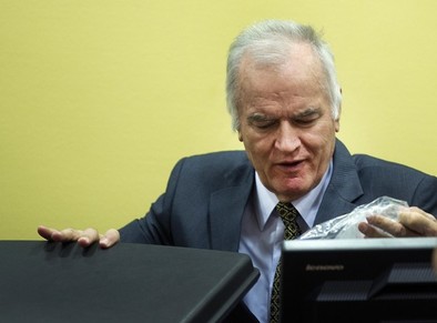 Aplazan de forma indefinida el juicio contra Mladic en La Haya