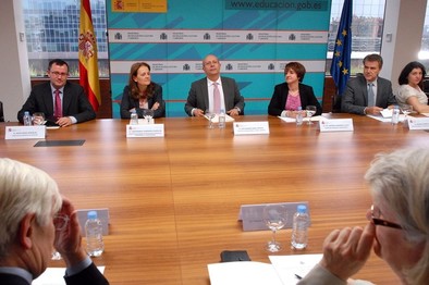 El PP se queda solo en sus nuevos recortes en Sanidad y Educación