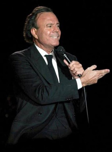 Julio Iglesias cantará en la plaza de toros el 20 de julio
