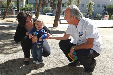 Logra dar a luz sin ovarios con un autotrasplante de su tejido 