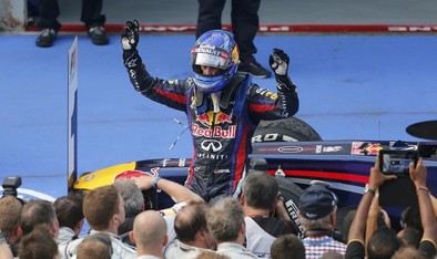 Vettel se impone con polémica y ya lidera el Mundial