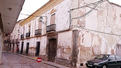 Infantes se moviliza ante el temor de derrumbe de la Casa de Rueda 