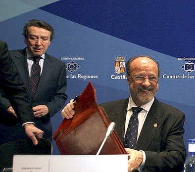 «No sé si interesa a los ciudadanos que León de la Riva se quiera presentar otra vez con 70 años»