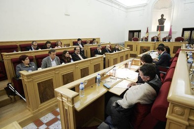 El Ayuntamiento asignó a los grupos políticos 309.000 euros en 2012 