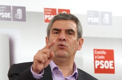 El PSOE exige garantizar por ley el cobro de todas las becas concedidas 
