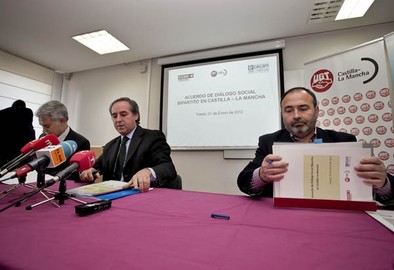 La Junta ve con sindicatos y patronal el destino de los fondos europeos
