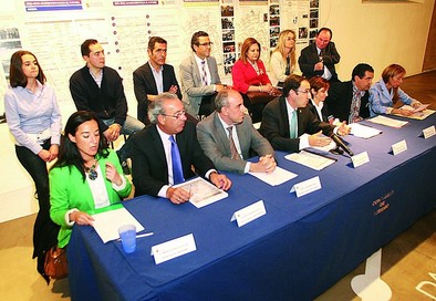 IU y ciudadanos indignados registrarán hoy 1.600 firmas exigiendo la dimisión de Guzón