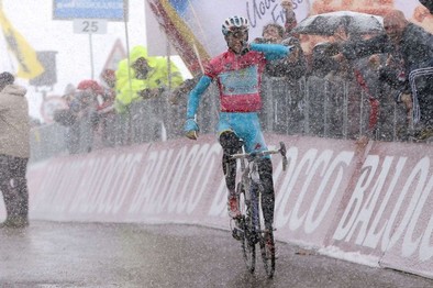 Nibali sentencia bajo la nieve