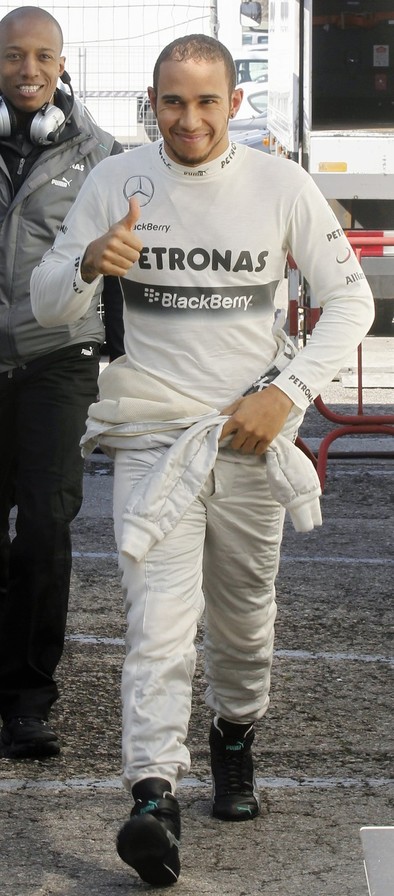 Hamilton vuela sobre el trazado de Montmeló