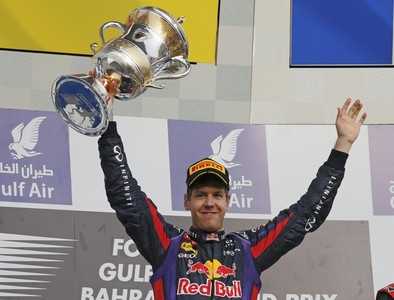 Vettel 'vuela' en el desierto