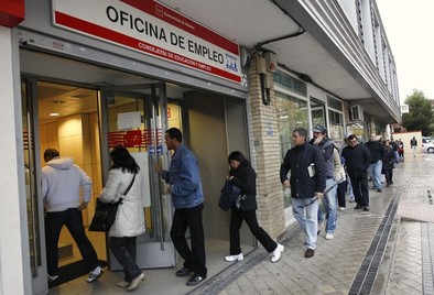 Madrid da preferencia a la contratación de parados que cobran la prestación