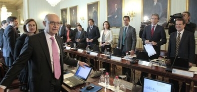 Montoro descarta una bajada del salario de los funcionarios locales