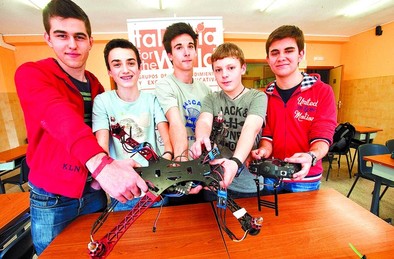 Alumnos del Proyecto Garex de Maristas diseñan y pilotan un dron 