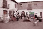 CARRIÓN DE LOS CONDES: Los Trotamundos han llelgado a Carrión de los condes con sus títeres tradicionales, su cabra, su mono, y la imprescindible rifa. Por un rato, la ciudad jacobea vuelve atrás en el tiempo. FOTO: FOTOS ELI