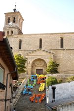 CEVICO DE LA TORRE: Un jeroglífico con la palabra 'CEVICO' (haciendo un mosaico como en los estadios de fútbol) y una flecha apuntando a la iglesia de San Martín de Tours, que es nuestro símbolo de 'LA TORRE'.