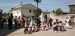 CORDOVILLA LA REAL: Los vecinos de Cordovilla la Real recrean una vieja estampa alrededor de la fuente, cuando de los grifos no salía agua potable y había que surtirse del caño público para beber y cocinar.