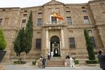 El Ministro de Defensa junto a María Dolores Cospedal, visitan el Archivo de la Marina en Viso del Marqués