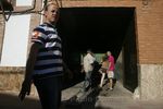 Cientos de personas disfrutaron ayer del primer encierro tras su reciente declaración de Interés Turístico Regional./