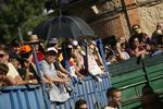 Cientos de personas disfrutaron ayer del primer encierro tras su reciente declaración de Interés Turístico Regional./